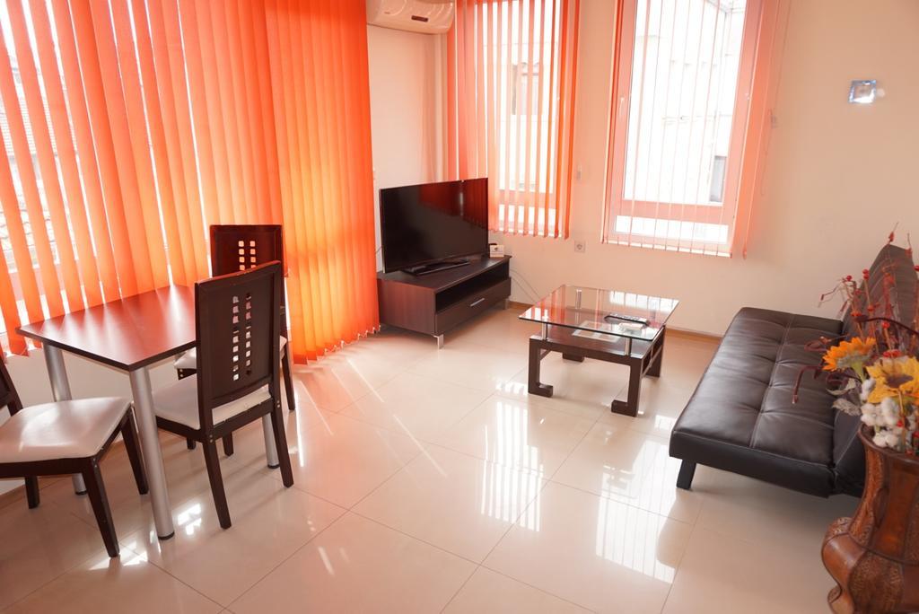 Apartment Patriarh Evtimiy Burgas Room photo